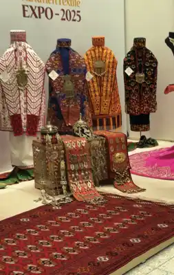 Türkmen fasonlar pombarh fasonlar Fasonlar 2025 fasonlar fason moda modalar Bezen bezen Türkmen fasonlar 2026 Türkmen fasonlar 2025 Türkmen fasonlar 2024 Türkmen fasonlar 2023 turkmenistan türkmenistan turkmen türkmen ashgabat  asgabat aşgabat balkan mary lebap dashoguz dasoguz daşoguz pombarh ponbarhat gulyupek gülýüpek stapel ştapel Gralan Çüýdeşen Abaýa Gadymy Krep Gurultaý 	Keteni Ýüpek Şifon Gipýur Lyon Welwet Atlas Kaşemir Streýç Suzana Ştapel Gülýüpek Pombarh Ýupka Gursakça Aksesuarlar Palto Penjek Okuw eşik Fata Sport eşik Uniforma Nakidka Öýme Şarf kompýuter ýaka ýaglyk Arenda köýnek 2nji el köýnek Taýyn köýnek Matalar Milli lybas milli lybaslar Toý köýnek Toý köýnekler toy koynek toy koynekler gundelik koynekler Gündelik	 
 köýnekler fata koynek Modern taze fason Eskiz koynektm turkmenkoynek türkmenkoynek fason moda moda fasonlar Iş eşik el iş	sada	ýakaly ýakasyz	keşdeli biserli	ýeňli giň nagyşly ýüregi açyk stoýka ýaka ýanly kombinasiýa 	zerli üsti aşak guşakly seçekli gysga ýeňli Keteni, Gadymy Toý köýnek, Milli lybas TürkmenTextile Expo 2025 17-25, 26-35 Gara, Bežewyý, Goýy-gök, Sary yaz, tomus, guyz, gysh