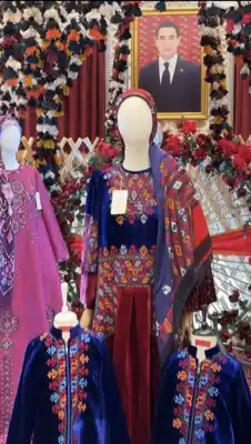 Türkmen fasonlar pombarh fasonlar Fasonlar 2025 fasonlar fason moda modalar Bezen bezen Türkmen fasonlar 2026 Türkmen fasonlar 2025 Türkmen fasonlar 2024 Türkmen fasonlar 2023 turkmenistan türkmenistan turkmen türkmen ashgabat  asgabat aşgabat balkan mary lebap dashoguz dasoguz daşoguz pombarh ponbarhat gulyupek gülýüpek stapel ştapel Gralan Çüýdeşen Abaýa Gadymy Krep Gurultaý 	Keteni Ýüpek Şifon Gipýur Lyon Welwet Atlas Kaşemir Streýç Suzana Ştapel Gülýüpek Pombarh Ýupka Gursakça Aksesuarlar Palto Penjek Okuw eşik Fata Sport eşik Uniforma Nakidka Öýme Şarf kompýuter ýaka ýaglyk Arenda köýnek 2nji el köýnek Taýyn köýnek Matalar Milli lybas milli lybaslar Toý köýnek Toý köýnekler toy koynek toy koynekler gundelik koynekler Gündelik	 
 köýnekler fata koynek Modern taze fason Eskiz koynektm turkmenkoynek türkmenkoynek fason moda moda fasonlar Iş eşik el iş	sada	ýakaly ýakasyz	keşdeli biserli	ýeňli giň nagyşly ýüregi açyk stoýka ýaka ýanly kombinasiýa 	zerli üsti aşak guşakly seçekli gysga ýeňli Panbarhat (Pombarh) Toý köýnek TürkmenTextile Expo 2025 26-35, 35+ Goýy-gök yaz, guyz, gysh