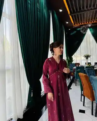 Türkmen fasonlar pombarh fasonlar Fasonlar 2025 fasonlar fason moda modalar Bezen bezen Türkmen fasonlar 2026 Türkmen fasonlar 2025 Türkmen fasonlar 2024 Türkmen fasonlar 2023 turkmenistan türkmenistan turkmen türkmen ashgabat  asgabat aşgabat balkan mary lebap dashoguz dasoguz daşoguz pombarh ponbarhat gulyupek gülýüpek stapel ştapel Gralan Çüýdeşen Abaýa Gadymy Krep Gurultaý 	Keteni Ýüpek Şifon Gipýur Lyon Welwet Atlas Kaşemir Streýç Suzana Ştapel Gülýüpek Pombarh Ýupka Gursakça Aksesuarlar Palto Penjek Okuw eşik Fata Sport eşik Uniforma Nakidka Öýme Şarf kompýuter ýaka ýaglyk Arenda köýnek 2nji el köýnek Taýyn köýnek Matalar Milli lybas milli lybaslar Toý köýnek Toý köýnekler toy koynek toy koynekler gundelik koynekler Gündelik	 
 köýnekler fata koynek Modern taze fason Eskiz koynektm turkmenkoynek türkmenkoynek fason moda moda fasonlar Iş eşik el iş	sada	ýakaly ýakasyz	keşdeli biserli	ýeňli giň nagyşly ýüregi açyk stoýka ýaka ýanly kombinasiýa 	zerli üsti aşak guşakly seçekli gysga ýeňli Suzana, Gülýüpek Toý köýnek ýakasyz, ýanly, ýeňli, giň, nagyşly 26-35 Goýy-gyzyl tomus, guyz