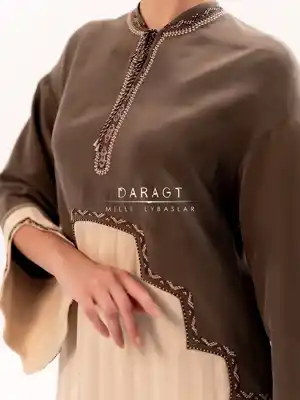 Türkmen fasonlar pombarh fasonlar Fasonlar 2025 fasonlar fason moda modalar Bezen bezen Türkmen fasonlar 2026 Türkmen fasonlar 2025 Türkmen fasonlar 2024 Türkmen fasonlar 2023 turkmenistan türkmenistan turkmen türkmen ashgabat  asgabat aşgabat balkan mary lebap dashoguz dasoguz daşoguz pombarh ponbarhat gulyupek gülýüpek stapel ştapel Gralan Çüýdeşen Abaýa Gadymy Krep Gurultaý 	Keteni Ýüpek Şifon Gipýur Lyon Welwet Atlas Kaşemir Streýç Suzana Ştapel Gülýüpek Pombarh Ýupka Gursakça Aksesuarlar Palto Penjek Okuw eşik Fata Sport eşik Uniforma Nakidka Öýme Şarf kompýuter ýaka ýaglyk Arenda köýnek 2nji el köýnek Taýyn köýnek Matalar Milli lybas milli lybaslar Toý köýnek Toý köýnekler toy koynek toy koynekler gundelik koynekler Gündelik	 
 köýnekler fata koynek Modern taze fason Eskiz koynektm turkmenkoynek türkmenkoynek fason moda moda fasonlar Iş eşik el iş	sada	ýakaly ýakasyz	keşdeli biserli	ýeňli giň nagyşly ýüregi açyk stoýka ýaka ýanly kombinasiýa 	zerli üsti aşak guşakly seçekli gysga ýeňli Gülýüpek Gündelik, Milli lybas el iş, keşdeli, ýakaly, ýeňli, gysga ýeňli, giň, nagyşly 17-25, 26-35 Bežewyý, Ýaşyl, Wizon yaz, tomus, guyz