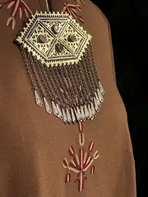 Türkmen fasonlar pombarh fasonlar Fasonlar 2025 fasonlar fason moda modalar Bezen bezen Türkmen fasonlar 2026 Türkmen fasonlar 2025 Türkmen fasonlar 2024 Türkmen fasonlar 2023 turkmenistan türkmenistan turkmen türkmen ashgabat  asgabat aşgabat balkan mary lebap dashoguz dasoguz daşoguz pombarh ponbarhat gulyupek gülýüpek stapel ştapel Gralan Çüýdeşen Abaýa Gadymy Krep Gurultaý 	Keteni Ýüpek Şifon Gipýur Lyon Welwet Atlas Kaşemir Streýç Suzana Ştapel Gülýüpek Pombarh Ýupka Gursakça Aksesuarlar Palto Penjek Okuw eşik Fata Sport eşik Uniforma Nakidka Öýme Şarf kompýuter ýaka ýaglyk Arenda köýnek 2nji el köýnek Taýyn köýnek Matalar Milli lybas milli lybaslar Toý köýnek Toý köýnekler toy koynek toy koynekler gundelik koynekler Gündelik	 
 köýnekler fata koynek Modern taze fason Eskiz koynektm turkmenkoynek türkmenkoynek fason moda moda fasonlar Iş eşik el iş	sada	ýakaly ýakasyz	keşdeli biserli	ýeňli giň nagyşly ýüregi açyk stoýka ýaka ýanly kombinasiýa 	zerli üsti aşak guşakly seçekli gysga ýeňli Lyon Gündelik keşdeli, sada  Ak, Bežewyý, Goňur, Goýy-goňur, Sary