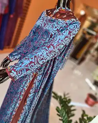 Türkmen fasonlar pombarh fasonlar Fasonlar 2025 fasonlar fason moda modalar Bezen bezen Türkmen fasonlar 2026 Türkmen fasonlar 2025 Türkmen fasonlar 2024 Türkmen fasonlar 2023 turkmenistan türkmenistan turkmen türkmen ashgabat  asgabat aşgabat balkan mary lebap dashoguz dasoguz daşoguz pombarh ponbarhat gulyupek gülýüpek stapel ştapel Gralan Çüýdeşen Abaýa Gadymy Krep Gurultaý 	Keteni Ýüpek Şifon Gipýur Lyon Welwet Atlas Kaşemir Streýç Suzana Ştapel Gülýüpek Pombarh Ýupka Gursakça Aksesuarlar Palto Penjek Okuw eşik Fata Sport eşik Uniforma Nakidka Öýme Şarf kompýuter ýaka ýaglyk Arenda köýnek 2nji el köýnek Taýyn köýnek Matalar Milli lybas milli lybaslar Toý köýnek Toý köýnekler toy koynek toy koynekler gundelik koynekler Gündelik	 
 köýnekler fata koynek Modern taze fason Eskiz koynektm turkmenkoynek türkmenkoynek fason moda moda fasonlar Iş eşik el iş	sada	ýakaly ýakasyz	keşdeli biserli	ýeňli giň nagyşly ýüregi açyk stoýka ýaka ýanly kombinasiýa 	zerli üsti aşak guşakly seçekli gysga ýeňli Panbarhat (Pombarh), Gipýur, Keteni Toý köýnek, Modern el iş, keşdeli, ýakasyz, ýeňli, giň, kombinasiýa 17-25, 26-35, 35+ Goýy-gyzyl, Benewşe, Goýy-gök yaz, tomus, guyz