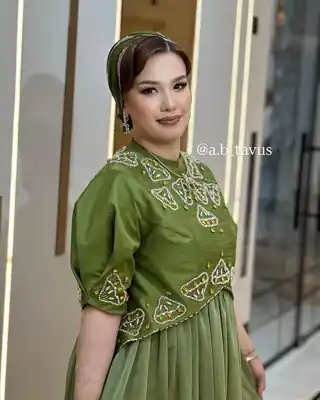 Türkmen fasonlar pombarh fasonlar Fasonlar 2025 fasonlar fason moda modalar Bezen bezen Türkmen fasonlar 2026 Türkmen fasonlar 2025 Türkmen fasonlar 2024 Türkmen fasonlar 2023 turkmenistan türkmenistan turkmen türkmen ashgabat  asgabat aşgabat balkan mary lebap dashoguz dasoguz daşoguz pombarh ponbarhat gulyupek gülýüpek stapel ştapel Gralan Çüýdeşen Abaýa Gadymy Krep Gurultaý 	Keteni Ýüpek Şifon Gipýur Lyon Welwet Atlas Kaşemir Streýç Suzana Ştapel Gülýüpek Pombarh Ýupka Gursakça Aksesuarlar Palto Penjek Okuw eşik Fata Sport eşik Uniforma Nakidka Öýme Şarf kompýuter ýaka ýaglyk Arenda köýnek 2nji el köýnek Taýyn köýnek Matalar Milli lybas milli lybaslar Toý köýnek Toý köýnekler toy koynek toy koynekler gundelik koynekler Gündelik	 
 köýnekler fata koynek Modern taze fason Eskiz koynektm turkmenkoynek türkmenkoynek fason moda moda fasonlar Iş eşik el iş	sada	ýakaly ýakasyz	keşdeli biserli	ýeňli giň nagyşly ýüregi açyk stoýka ýaka ýanly kombinasiýa 	zerli üsti aşak guşakly seçekli gysga ýeňli Atlas, Şantu Toý köýnek el iş, ýakasyz, gysga ýeňli, giň 26-35 Haki, Ýaşyl yaz, tomus, guyz