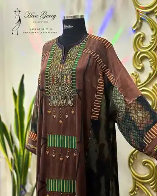 Türkmen fasonlar pombarh fasonlar Fasonlar 2025 fasonlar fason moda modalar Bezen bezen Türkmen fasonlar 2026 Türkmen fasonlar 2025 Türkmen fasonlar 2024 Türkmen fasonlar 2023 turkmenistan türkmenistan turkmen türkmen ashgabat  asgabat aşgabat balkan mary lebap dashoguz dasoguz daşoguz pombarh ponbarhat gulyupek gülýüpek stapel ştapel Gralan Çüýdeşen Abaýa Gadymy Krep Gurultaý 	Keteni Ýüpek Şifon Gipýur Lyon Welwet Atlas Kaşemir Streýç Suzana Ştapel Gülýüpek Pombarh Ýupka Gursakça Aksesuarlar Palto Penjek Okuw eşik Fata Sport eşik Uniforma Nakidka Öýme Şarf kompýuter ýaka ýaglyk Arenda köýnek 2nji el köýnek Taýyn köýnek Matalar Milli lybas milli lybaslar Toý köýnek Toý köýnekler toy koynek toy koynekler gundelik koynekler Gündelik	 
 köýnekler fata koynek Modern taze fason Eskiz koynektm turkmenkoynek türkmenkoynek fason moda moda fasonlar Iş eşik el iş	sada	ýakaly ýakasyz	keşdeli biserli	ýeňli giň nagyşly ýüregi açyk stoýka ýaka ýanly kombinasiýa 	zerli üsti aşak guşakly seçekli gysga ýeňli Gülýüpek Toý köýnek, Milli lybas el iş, ýakaly, ýeňli, giň, nagyşly 26-35, 35+ Haki, Goňur yaz, tomus, guyz