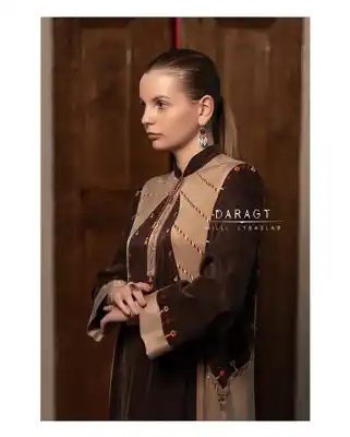 Türkmen fasonlar pombarh fasonlar Fasonlar 2025 fasonlar fason moda modalar Bezen bezen Türkmen fasonlar 2026 Türkmen fasonlar 2025 Türkmen fasonlar 2024 Türkmen fasonlar 2023 turkmenistan türkmenistan turkmen türkmen ashgabat  asgabat aşgabat balkan mary lebap dashoguz dasoguz daşoguz pombarh ponbarhat gulyupek gülýüpek stapel ştapel Gralan Çüýdeşen Abaýa Gadymy Krep Gurultaý 	Keteni Ýüpek Şifon Gipýur Lyon Welwet Atlas Kaşemir Streýç Suzana Ştapel Gülýüpek Pombarh Ýupka Gursakça Aksesuarlar Palto Penjek Okuw eşik Fata Sport eşik Uniforma Nakidka Öýme Şarf kompýuter ýaka ýaglyk Arenda köýnek 2nji el köýnek Taýyn köýnek Matalar Milli lybas milli lybaslar Toý köýnek Toý köýnekler toy koynek toy koynekler gundelik koynekler Gündelik	 
 köýnekler fata koynek Modern taze fason Eskiz koynektm turkmenkoynek türkmenkoynek fason moda moda fasonlar Iş eşik el iş	sada	ýakaly ýakasyz	keşdeli biserli	ýeňli giň nagyşly ýüregi açyk stoýka ýaka ýanly kombinasiýa 	zerli üsti aşak guşakly seçekli gysga ýeňli Gülýüpek Gündelik, Milli lybas el iş, ýakasyz, ýeňli, giň, nagyşly 17-25 Goýy-goňur yaz, tomus, guyz