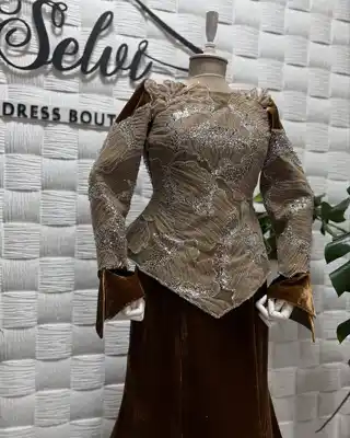 Türkmen fasonlar pombarh fasonlar Fasonlar 2025 fasonlar fason moda modalar Bezen bezen Türkmen fasonlar 2026 Türkmen fasonlar 2025 Türkmen fasonlar 2024 Türkmen fasonlar 2023 turkmenistan türkmenistan turkmen türkmen ashgabat  asgabat aşgabat balkan mary lebap dashoguz dasoguz daşoguz pombarh ponbarhat gulyupek gülýüpek stapel ştapel Gralan Çüýdeşen Abaýa Gadymy Krep Gurultaý 	Keteni Ýüpek Şifon Gipýur Lyon Welwet Atlas Kaşemir Streýç Suzana Ştapel Gülýüpek Pombarh Ýupka Gursakça Aksesuarlar Palto Penjek Okuw eşik Fata Sport eşik Uniforma Nakidka Öýme Şarf kompýuter ýaka ýaglyk Arenda köýnek 2nji el köýnek Taýyn köýnek Matalar Milli lybas milli lybaslar Toý köýnek Toý köýnekler toy koynek toy koynekler gundelik koynekler Gündelik	 
 köýnekler fata koynek Modern taze fason Eskiz koynektm turkmenkoynek türkmenkoynek fason moda moda fasonlar Iş eşik el iş	sada	ýakaly ýakasyz	keşdeli biserli	ýeňli giň nagyşly ýüregi açyk stoýka ýaka ýanly kombinasiýa 	zerli üsti aşak guşakly seçekli gysga ýeňli Panbarhat (Pombarh) Toý köýnek ýakasyz, ýanly, ýeňli, giň, kombinasiýa 26-35, 35+ Goňur yaz, guyz, gysh