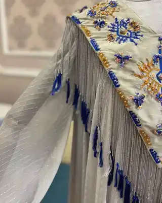 Türkmen fasonlar pombarh fasonlar Fasonlar 2025 fasonlar fason moda modalar Bezen bezen Türkmen fasonlar 2026 Türkmen fasonlar 2025 Türkmen fasonlar 2024 Türkmen fasonlar 2023 turkmenistan türkmenistan turkmen türkmen ashgabat  asgabat aşgabat balkan mary lebap dashoguz dasoguz daşoguz pombarh ponbarhat gulyupek gülýüpek stapel ştapel Gralan Çüýdeşen Abaýa Gadymy Krep Gurultaý 	Keteni Ýüpek Şifon Gipýur Lyon Welwet Atlas Kaşemir Streýç Suzana Ştapel Gülýüpek Pombarh Ýupka Gursakça Aksesuarlar Palto Penjek Okuw eşik Fata Sport eşik Uniforma Nakidka Öýme Şarf kompýuter ýaka ýaglyk Arenda köýnek 2nji el köýnek Taýyn köýnek Matalar Milli lybas milli lybaslar Toý köýnek Toý köýnekler toy koynek toy koynekler gundelik koynekler Gündelik	 
 köýnekler fata koynek Modern taze fason Eskiz koynektm turkmenkoynek türkmenkoynek fason moda moda fasonlar Iş eşik el iş	sada	ýakaly ýakasyz	keşdeli biserli	ýeňli giň nagyşly ýüregi açyk stoýka ýaka ýanly kombinasiýa 	zerli üsti aşak guşakly seçekli gysga ýeňli Lyon Toý köýnek, Milli lybas el iş