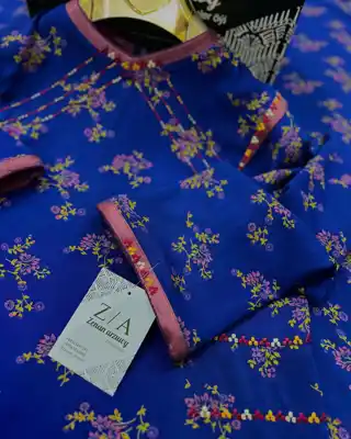 Türkmen fasonlar pombarh fasonlar Fasonlar 2025 fasonlar fason moda modalar Bezen bezen Türkmen fasonlar 2026 Türkmen fasonlar 2025 Türkmen fasonlar 2024 Türkmen fasonlar 2023 turkmenistan türkmenistan turkmen türkmen ashgabat  asgabat aşgabat balkan mary lebap dashoguz dasoguz daşoguz pombarh ponbarhat gulyupek gülýüpek stapel ştapel Gralan Çüýdeşen Abaýa Gadymy Krep Gurultaý 	Keteni Ýüpek Şifon Gipýur Lyon Welwet Atlas Kaşemir Streýç Suzana Ştapel Gülýüpek Pombarh Ýupka Gursakça Aksesuarlar Palto Penjek Okuw eşik Fata Sport eşik Uniforma Nakidka Öýme Şarf kompýuter ýaka ýaglyk Arenda köýnek 2nji el köýnek Taýyn köýnek Matalar Milli lybas milli lybaslar Toý köýnek Toý köýnekler toy koynek toy koynekler gundelik koynekler Gündelik	 
 köýnekler fata koynek Modern taze fason Eskiz koynektm turkmenkoynek türkmenkoynek fason moda moda fasonlar Iş eşik el iş	sada	ýakaly ýakasyz	keşdeli biserli	ýeňli giň nagyşly ýüregi açyk stoýka ýaka ýanly kombinasiýa 	zerli üsti aşak guşakly seçekli gysga ýeňli Ştapel Gündelik el iş, ýakasyz, ýeňli, giň 17-25, 26-35, 35+ Goýy-gök tomus, guyz