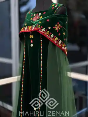 Türkmen fasonlar pombarh fasonlar Fasonlar 2025 fasonlar fason moda modalar Bezen bezen Türkmen fasonlar 2026 Türkmen fasonlar 2025 Türkmen fasonlar 2024 Türkmen fasonlar 2023 turkmenistan türkmenistan turkmen türkmen ashgabat  asgabat aşgabat balkan mary lebap dashoguz dasoguz daşoguz pombarh ponbarhat gulyupek gülýüpek stapel ştapel Gralan Çüýdeşen Abaýa Gadymy Krep Gurultaý 	Keteni Ýüpek Şifon Gipýur Lyon Welwet Atlas Kaşemir Streýç Suzana Ştapel Gülýüpek Pombarh Ýupka Gursakça Aksesuarlar Palto Penjek Okuw eşik Fata Sport eşik Uniforma Nakidka Öýme Şarf kompýuter ýaka ýaglyk Arenda köýnek 2nji el köýnek Taýyn köýnek Matalar Milli lybas milli lybaslar Toý köýnek Toý köýnekler toy koynek toy koynekler gundelik koynekler Gündelik	 
 köýnekler fata koynek Modern taze fason Eskiz koynektm turkmenkoynek türkmenkoynek fason moda moda fasonlar Iş eşik el iş	sada	ýakaly ýakasyz	keşdeli biserli	ýeňli giň nagyşly ýüregi açyk stoýka ýaka ýanly kombinasiýa 	zerli üsti aşak guşakly seçekli gysga ýeňli Keteni Toý köýnek, Modern el iş, biserli  Haki, Gyzyl, Sary, Goýy-ýaşyl