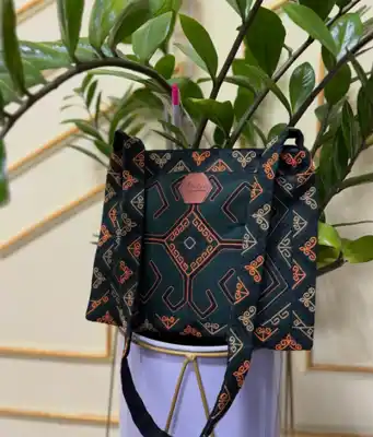 Türkmen fasonlar pombarh fasonlar Fasonlar 2025 fasonlar fason moda modalar Bezen bezen Türkmen fasonlar 2026 Türkmen fasonlar 2025 Türkmen fasonlar 2024 Türkmen fasonlar 2023 turkmenistan türkmenistan turkmen türkmen ashgabat  asgabat aşgabat balkan mary lebap dashoguz dasoguz daşoguz pombarh ponbarhat gulyupek gülýüpek stapel ştapel Gralan Çüýdeşen Abaýa Gadymy Krep Gurultaý 	Keteni Ýüpek Şifon Gipýur Lyon Welwet Atlas Kaşemir Streýç Suzana Ştapel Gülýüpek Pombarh Ýupka Gursakça Aksesuarlar Palto Penjek Okuw eşik Fata Sport eşik Uniforma Nakidka Öýme Şarf kompýuter ýaka ýaglyk Arenda köýnek 2nji el köýnek Taýyn köýnek Matalar Milli lybas milli lybaslar Toý köýnek Toý köýnekler toy koynek toy koynekler gundelik koynekler Gündelik	 
 köýnekler fata koynek Modern taze fason Eskiz koynektm turkmenkoynek türkmenkoynek fason moda moda fasonlar Iş eşik el iş	sada	ýakaly ýakasyz	keşdeli biserli	ýeňli giň nagyşly ýüregi açyk stoýka ýaka ýanly kombinasiýa 	zerli üsti aşak guşakly seçekli gysga ýeňli 