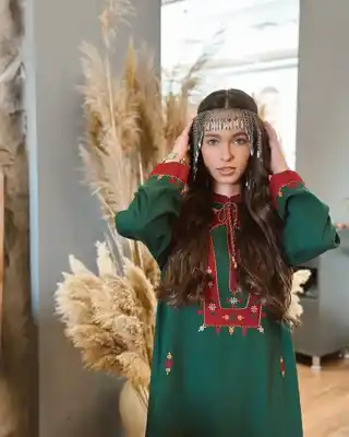 Türkmen fasonlar pombarh fasonlar Fasonlar 2025 fasonlar fason moda modalar Bezen bezen Türkmen fasonlar 2026 Türkmen fasonlar 2025 Türkmen fasonlar 2024 Türkmen fasonlar 2023 turkmenistan türkmenistan turkmen türkmen ashgabat  asgabat aşgabat balkan mary lebap dashoguz dasoguz daşoguz pombarh ponbarhat gulyupek gülýüpek stapel ştapel Gralan Çüýdeşen Abaýa Gadymy Krep Gurultaý 	Keteni Ýüpek Şifon Gipýur Lyon Welwet Atlas Kaşemir Streýç Suzana Ştapel Gülýüpek Pombarh Ýupka Gursakça Aksesuarlar Palto Penjek Okuw eşik Fata Sport eşik Uniforma Nakidka Öýme Şarf kompýuter ýaka ýaglyk Arenda köýnek 2nji el köýnek Taýyn köýnek Matalar Milli lybas milli lybaslar Toý köýnek Toý köýnekler toy koynek toy koynekler gundelik koynekler Gündelik	 
 köýnekler fata koynek Modern taze fason Eskiz koynektm turkmenkoynek türkmenkoynek fason moda moda fasonlar Iş eşik el iş	sada	ýakaly ýakasyz	keşdeli biserli	ýeňli giň nagyşly ýüregi açyk stoýka ýaka ýanly kombinasiýa 	zerli üsti aşak guşakly seçekli gysga ýeňli Lyon Toý köýnek el iş, ýakaly  Goýy-ýaşyl