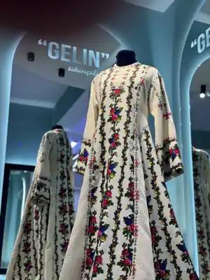 Türkmen fasonlar pombarh fasonlar Fasonlar 2025 fasonlar fason moda modalar Bezen bezen Türkmen fasonlar 2026 Türkmen fasonlar 2025 Türkmen fasonlar 2024 Türkmen fasonlar 2023 turkmenistan türkmenistan turkmen türkmen ashgabat  asgabat aşgabat balkan mary lebap dashoguz dasoguz daşoguz pombarh ponbarhat gulyupek gülýüpek stapel ştapel Gralan Çüýdeşen Abaýa Gadymy Krep Gurultaý 	Keteni Ýüpek Şifon Gipýur Lyon Welwet Atlas Kaşemir Streýç Suzana Ştapel Gülýüpek Pombarh Ýupka Gursakça Aksesuarlar Palto Penjek Okuw eşik Fata Sport eşik Uniforma Nakidka Öýme Şarf kompýuter ýaka ýaglyk Arenda köýnek 2nji el köýnek Taýyn köýnek Matalar Milli lybas milli lybaslar Toý köýnek Toý köýnekler toy koynek toy koynekler gundelik koynekler Gündelik	 
 köýnekler fata koynek Modern taze fason Eskiz koynektm turkmenkoynek türkmenkoynek fason moda moda fasonlar Iş eşik el iş	sada	ýakaly ýakasyz	keşdeli biserli	ýeňli giň nagyşly ýüregi açyk stoýka ýaka ýanly kombinasiýa 	zerli üsti aşak guşakly seçekli gysga ýeňli Panbarhat (Pombarh) Toý köýnek, Gündelik sada, ýakasyz, ýeňli 17-25, 26-35 Bežewyý