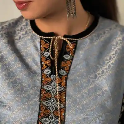 Türkmen fasonlar pombarh fasonlar Fasonlar 2025 fasonlar fason moda modalar Bezen bezen Türkmen fasonlar 2026 Türkmen fasonlar 2025 Türkmen fasonlar 2024 Türkmen fasonlar 2023 turkmenistan türkmenistan turkmen türkmen ashgabat  asgabat aşgabat balkan mary lebap dashoguz dasoguz daşoguz pombarh ponbarhat gulyupek gülýüpek stapel ştapel Gralan Çüýdeşen Abaýa Gadymy Krep Gurultaý 	Keteni Ýüpek Şifon Gipýur Lyon Welwet Atlas Kaşemir Streýç Suzana Ştapel Gülýüpek Pombarh Ýupka Gursakça Aksesuarlar Palto Penjek Okuw eşik Fata Sport eşik Uniforma Nakidka Öýme Şarf kompýuter ýaka ýaglyk Arenda köýnek 2nji el köýnek Taýyn köýnek Matalar Milli lybas milli lybaslar Toý köýnek Toý köýnekler toy koynek toy koynekler gundelik koynekler Gündelik	 
 köýnekler fata koynek Modern taze fason Eskiz koynektm turkmenkoynek türkmenkoynek fason moda moda fasonlar Iş eşik el iş	sada	ýakaly ýakasyz	keşdeli biserli	ýeňli giň nagyşly ýüregi açyk stoýka ýaka ýanly kombinasiýa 	zerli üsti aşak guşakly seçekli gysga ýeňli Ýüpek, Panbarhat (Pombarh) Toý köýnek el iş, keşdeli, ýakaly, ýeňli, giň, zerli 17-25, 26-35 Gara, Goýy-gyzyl, Kümüş yaz