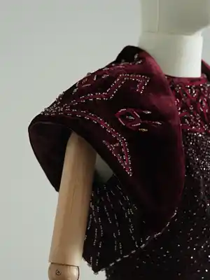 Türkmen fasonlar pombarh fasonlar Fasonlar 2025 fasonlar fason moda modalar Bezen bezen Türkmen fasonlar 2026 Türkmen fasonlar 2025 Türkmen fasonlar 2024 Türkmen fasonlar 2023 turkmenistan türkmenistan turkmen türkmen ashgabat  asgabat aşgabat balkan mary lebap dashoguz dasoguz daşoguz pombarh ponbarhat gulyupek gülýüpek stapel ştapel Gralan Çüýdeşen Abaýa Gadymy Krep Gurultaý 	Keteni Ýüpek Şifon Gipýur Lyon Welwet Atlas Kaşemir Streýç Suzana Ştapel Gülýüpek Pombarh Ýupka Gursakça Aksesuarlar Palto Penjek Okuw eşik Fata Sport eşik Uniforma Nakidka Öýme Şarf kompýuter ýaka ýaglyk Arenda köýnek 2nji el köýnek Taýyn köýnek Matalar Milli lybas milli lybaslar Toý köýnek Toý köýnekler toy koynek toy koynekler gundelik koynekler Gündelik	 
 köýnekler fata koynek Modern taze fason Eskiz koynektm turkmenkoynek türkmenkoynek fason moda moda fasonlar Iş eşik el iş	sada	ýakaly ýakasyz	keşdeli biserli	ýeňli giň nagyşly ýüregi açyk stoýka ýaka ýanly kombinasiýa 	zerli üsti aşak guşakly seçekli gysga ýeňli Panbarhat (Pombarh) Toý köýnek, Modern el iş, ýakasyz, biserli, gysga ýeňli 17-25, 26-35 Goýy-gyzyl yaz, tomus, guyz Taýyn köýnek