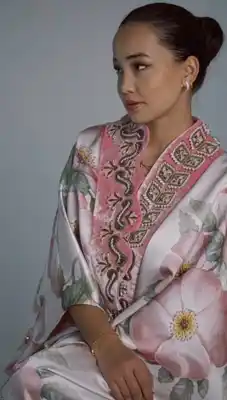 Türkmen fasonlar pombarh fasonlar Fasonlar 2025 fasonlar fason moda modalar Bezen bezen Türkmen fasonlar 2026 Türkmen fasonlar 2025 Türkmen fasonlar 2024 Türkmen fasonlar 2023 turkmenistan türkmenistan turkmen türkmen ashgabat  asgabat aşgabat balkan mary lebap dashoguz dasoguz daşoguz pombarh ponbarhat gulyupek gülýüpek stapel ştapel Gralan Çüýdeşen Abaýa Gadymy Krep Gurultaý 	Keteni Ýüpek Şifon Gipýur Lyon Welwet Atlas Kaşemir Streýç Suzana Ştapel Gülýüpek Pombarh Ýupka Gursakça Aksesuarlar Palto Penjek Okuw eşik Fata Sport eşik Uniforma Nakidka Öýme Şarf kompýuter ýaka ýaglyk Arenda köýnek 2nji el köýnek Taýyn köýnek Matalar Milli lybas milli lybaslar Toý köýnek Toý köýnekler toy koynek toy koynekler gundelik koynekler Gündelik	 
 köýnekler fata koynek Modern taze fason Eskiz koynektm turkmenkoynek türkmenkoynek fason moda moda fasonlar Iş eşik el iş	sada	ýakaly ýakasyz	keşdeli biserli	ýeňli giň nagyşly ýüregi açyk stoýka ýaka ýanly kombinasiýa 	zerli üsti aşak guşakly seçekli gysga ýeňli Şifon, Şantu Modern ýakasyz, gysga ýeňli, giň 17-25, 26-35 Gülgüne yaz, tomus