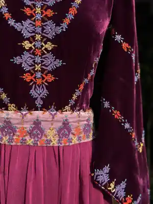 Türkmen fasonlar pombarh fasonlar Fasonlar 2025 fasonlar fason moda modalar Bezen bezen Türkmen fasonlar 2026 Türkmen fasonlar 2025 Türkmen fasonlar 2024 Türkmen fasonlar 2023 turkmenistan türkmenistan turkmen türkmen ashgabat  asgabat aşgabat balkan mary lebap dashoguz dasoguz daşoguz pombarh ponbarhat gulyupek gülýüpek stapel ştapel Gralan Çüýdeşen Abaýa Gadymy Krep Gurultaý 	Keteni Ýüpek Şifon Gipýur Lyon Welwet Atlas Kaşemir Streýç Suzana Ştapel Gülýüpek Pombarh Ýupka Gursakça Aksesuarlar Palto Penjek Okuw eşik Fata Sport eşik Uniforma Nakidka Öýme Şarf kompýuter ýaka ýaglyk Arenda köýnek 2nji el köýnek Taýyn köýnek Matalar Milli lybas milli lybaslar Toý köýnek Toý köýnekler toy koynek toy koynekler gundelik koynekler Gündelik	 
 köýnekler fata koynek Modern taze fason Eskiz koynektm turkmenkoynek türkmenkoynek fason moda moda fasonlar Iş eşik el iş	sada	ýakaly ýakasyz	keşdeli biserli	ýeňli giň nagyşly ýüregi açyk stoýka ýaka ýanly kombinasiýa 	zerli üsti aşak guşakly seçekli gysga ýeňli Şifon, Panbarhat (Pombarh)  keşdeli, biserli  Ak, Bežewyý, Gök, Benewşe, Mämişi, Goýy-gök