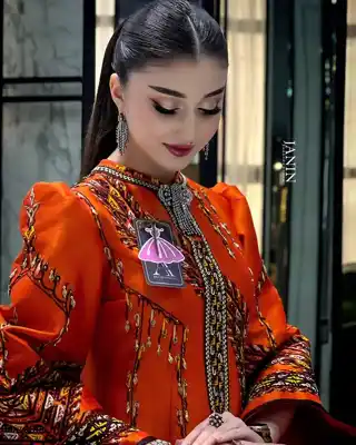 Türkmen fasonlar pombarh fasonlar Fasonlar 2025 fasonlar fason moda modalar Bezen bezen Türkmen fasonlar 2026 Türkmen fasonlar 2025 Türkmen fasonlar 2024 Türkmen fasonlar 2023 turkmenistan türkmenistan turkmen türkmen ashgabat  asgabat aşgabat balkan mary lebap dashoguz dasoguz daşoguz pombarh ponbarhat gulyupek gülýüpek stapel ştapel Gralan Çüýdeşen Abaýa Gadymy Krep Gurultaý 	Keteni Ýüpek Şifon Gipýur Lyon Welwet Atlas Kaşemir Streýç Suzana Ştapel Gülýüpek Pombarh Ýupka Gursakça Aksesuarlar Palto Penjek Okuw eşik Fata Sport eşik Uniforma Nakidka Öýme Şarf kompýuter ýaka ýaglyk Arenda köýnek 2nji el köýnek Taýyn köýnek Matalar Milli lybas milli lybaslar Toý köýnek Toý köýnekler toy koynek toy koynekler gundelik koynekler Gündelik	 
 köýnekler fata koynek Modern taze fason Eskiz koynektm turkmenkoynek türkmenkoynek fason moda moda fasonlar Iş eşik el iş	sada	ýakaly ýakasyz	keşdeli biserli	ýeňli giň nagyşly ýüregi açyk stoýka ýaka ýanly kombinasiýa 	zerli üsti aşak guşakly seçekli gysga ýeňli Keteni, Ýüpek Toý köýnek, Milli lybas el iş, keşdeli, ýakaly, ýeňli 17-25, 26-35 Mämişi yaz, tomus, guyz, gysh