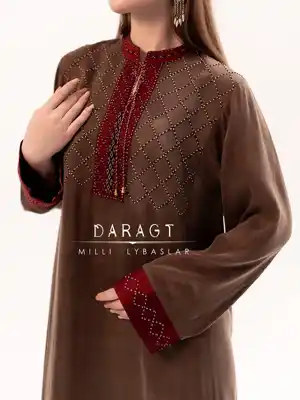 Türkmen fasonlar pombarh fasonlar Fasonlar 2025 fasonlar fason moda modalar Bezen bezen Türkmen fasonlar 2026 Türkmen fasonlar 2025 Türkmen fasonlar 2024 Türkmen fasonlar 2023 turkmenistan türkmenistan turkmen türkmen ashgabat  asgabat aşgabat balkan mary lebap dashoguz dasoguz daşoguz pombarh ponbarhat gulyupek gülýüpek stapel ştapel Gralan Çüýdeşen Abaýa Gadymy Krep Gurultaý 	Keteni Ýüpek Şifon Gipýur Lyon Welwet Atlas Kaşemir Streýç Suzana Ştapel Gülýüpek Pombarh Ýupka Gursakça Aksesuarlar Palto Penjek Okuw eşik Fata Sport eşik Uniforma Nakidka Öýme Şarf kompýuter ýaka ýaglyk Arenda köýnek 2nji el köýnek Taýyn köýnek Matalar Milli lybas milli lybaslar Toý köýnek Toý köýnekler toy koynek toy koynekler gundelik koynekler Gündelik	 
 köýnekler fata koynek Modern taze fason Eskiz koynektm turkmenkoynek türkmenkoynek fason moda moda fasonlar Iş eşik el iş	sada	ýakaly ýakasyz	keşdeli biserli	ýeňli giň nagyşly ýüregi açyk stoýka ýaka ýanly kombinasiýa 	zerli üsti aşak guşakly seçekli gysga ýeňli Gülýüpek Gündelik el iş, ýakaly, ýeňli, giň 17-25, 26-35 Goňur, Goýy-goňur yaz, tomus, guyz