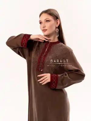 Türkmen fasonlar pombarh fasonlar Fasonlar 2025 fasonlar fason moda modalar Bezen bezen Türkmen fasonlar 2026 Türkmen fasonlar 2025 Türkmen fasonlar 2024 Türkmen fasonlar 2023 turkmenistan türkmenistan turkmen türkmen ashgabat  asgabat aşgabat balkan mary lebap dashoguz dasoguz daşoguz pombarh ponbarhat gulyupek gülýüpek stapel ştapel Gralan Çüýdeşen Abaýa Gadymy Krep Gurultaý 	Keteni Ýüpek Şifon Gipýur Lyon Welwet Atlas Kaşemir Streýç Suzana Ştapel Gülýüpek Pombarh Ýupka Gursakça Aksesuarlar Palto Penjek Okuw eşik Fata Sport eşik Uniforma Nakidka Öýme Şarf kompýuter ýaka ýaglyk Arenda köýnek 2nji el köýnek Taýyn köýnek Matalar Milli lybas milli lybaslar Toý köýnek Toý köýnekler toy koynek toy koynekler gundelik koynekler Gündelik	 
 köýnekler fata koynek Modern taze fason Eskiz koynektm turkmenkoynek türkmenkoynek fason moda moda fasonlar Iş eşik el iş	sada	ýakaly ýakasyz	keşdeli biserli	ýeňli giň nagyşly ýüregi açyk stoýka ýaka ýanly kombinasiýa 	zerli üsti aşak guşakly seçekli gysga ýeňli Gülýüpek Gündelik el iş, ýakaly, ýeňli, giň 17-25, 26-35 Goňur, Goýy-goňur yaz, tomus, guyz