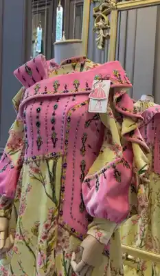 Türkmen fasonlar pombarh fasonlar Fasonlar 2025 fasonlar fason moda modalar Bezen bezen Türkmen fasonlar 2026 Türkmen fasonlar 2025 Türkmen fasonlar 2024 Türkmen fasonlar 2023 turkmenistan türkmenistan turkmen türkmen ashgabat  asgabat aşgabat balkan mary lebap dashoguz dasoguz daşoguz pombarh ponbarhat gulyupek gülýüpek stapel ştapel Gralan Çüýdeşen Abaýa Gadymy Krep Gurultaý 	Keteni Ýüpek Şifon Gipýur Lyon Welwet Atlas Kaşemir Streýç Suzana Ştapel Gülýüpek Pombarh Ýupka Gursakça Aksesuarlar Palto Penjek Okuw eşik Fata Sport eşik Uniforma Nakidka Öýme Şarf kompýuter ýaka ýaglyk Arenda köýnek 2nji el köýnek Taýyn köýnek Matalar Milli lybas milli lybaslar Toý köýnek Toý köýnekler toy koynek toy koynekler gundelik koynekler Gündelik	 
 köýnekler fata koynek Modern taze fason Eskiz koynektm turkmenkoynek türkmenkoynek fason moda moda fasonlar Iş eşik el iş	sada	ýakaly ýakasyz	keşdeli biserli	ýeňli giň nagyşly ýüregi açyk stoýka ýaka ýanly kombinasiýa 	zerli üsti aşak guşakly seçekli gysga ýeňli Ýüpek, Panbarhat (Pombarh) Toý köýnek el iş, ýakasyz, biserli, ýeňli, kombinasiýa 17-25, 26-35, 35+ Gülgüne, Mämişi yaz, gysh