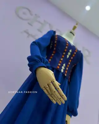 Türkmen fasonlar pombarh fasonlar Fasonlar 2025 fasonlar fason moda modalar Bezen bezen Türkmen fasonlar 2026 Türkmen fasonlar 2025 Türkmen fasonlar 2024 Türkmen fasonlar 2023 turkmenistan türkmenistan turkmen türkmen ashgabat  asgabat aşgabat balkan mary lebap dashoguz dasoguz daşoguz pombarh ponbarhat gulyupek gülýüpek stapel ştapel Gralan Çüýdeşen Abaýa Gadymy Krep Gurultaý 	Keteni Ýüpek Şifon Gipýur Lyon Welwet Atlas Kaşemir Streýç Suzana Ştapel Gülýüpek Pombarh Ýupka Gursakça Aksesuarlar Palto Penjek Okuw eşik Fata Sport eşik Uniforma Nakidka Öýme Şarf kompýuter ýaka ýaglyk Arenda köýnek 2nji el köýnek Taýyn köýnek Matalar Milli lybas milli lybaslar Toý köýnek Toý köýnekler toy koynek toy koynekler gundelik koynekler Gündelik	 
 köýnekler fata koynek Modern taze fason Eskiz koynektm turkmenkoynek türkmenkoynek fason moda moda fasonlar Iş eşik el iş	sada	ýakaly ýakasyz	keşdeli biserli	ýeňli giň nagyşly ýüregi açyk stoýka ýaka ýanly kombinasiýa 	zerli üsti aşak guşakly seçekli gysga ýeňli Şifon, Lyon Gündelik el iş, ýakasyz, ýüregi açyk, ýeňli 17-25, 26-35 Goýy-gök tomus, guyz