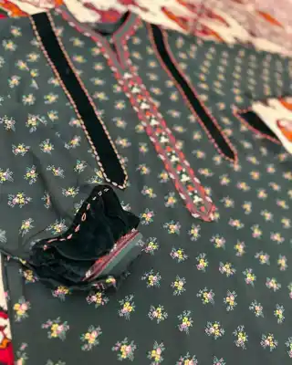 Türkmen fasonlar pombarh fasonlar Fasonlar 2025 fasonlar fason moda modalar Bezen bezen Türkmen fasonlar 2026 Türkmen fasonlar 2025 Türkmen fasonlar 2024 Türkmen fasonlar 2023 turkmenistan türkmenistan turkmen türkmen ashgabat  asgabat aşgabat balkan mary lebap dashoguz dasoguz daşoguz pombarh ponbarhat gulyupek gülýüpek stapel ştapel Gralan Çüýdeşen Abaýa Gadymy Krep Gurultaý 	Keteni Ýüpek Şifon Gipýur Lyon Welwet Atlas Kaşemir Streýç Suzana Ştapel Gülýüpek Pombarh Ýupka Gursakça Aksesuarlar Palto Penjek Okuw eşik Fata Sport eşik Uniforma Nakidka Öýme Şarf kompýuter ýaka ýaglyk Arenda köýnek 2nji el köýnek Taýyn köýnek Matalar Milli lybas milli lybaslar Toý köýnek Toý köýnekler toy koynek toy koynekler gundelik koynekler Gündelik	 
 köýnekler fata koynek Modern taze fason Eskiz koynektm turkmenkoynek türkmenkoynek fason moda moda fasonlar Iş eşik el iş	sada	ýakaly ýakasyz	keşdeli biserli	ýeňli giň nagyşly ýüregi açyk stoýka ýaka ýanly kombinasiýa 	zerli üsti aşak guşakly seçekli gysga ýeňli Ştapel Gündelik el iş  Goýy-ýaşyl  Taýyn köýnek