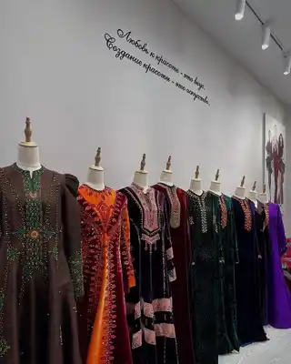 Türkmen fasonlar pombarh fasonlar Fasonlar 2025 fasonlar fason moda modalar Bezen bezen Türkmen fasonlar 2026 Türkmen fasonlar 2025 Türkmen fasonlar 2024 Türkmen fasonlar 2023 turkmenistan türkmenistan turkmen türkmen ashgabat  asgabat aşgabat balkan mary lebap dashoguz dasoguz daşoguz pombarh ponbarhat gulyupek gülýüpek stapel ştapel Gralan Çüýdeşen Abaýa Gadymy Krep Gurultaý 	Keteni Ýüpek Şifon Gipýur Lyon Welwet Atlas Kaşemir Streýç Suzana Ştapel Gülýüpek Pombarh Ýupka Gursakça Aksesuarlar Palto Penjek Okuw eşik Fata Sport eşik Uniforma Nakidka Öýme Şarf kompýuter ýaka ýaglyk Arenda köýnek 2nji el köýnek Taýyn köýnek Matalar Milli lybas milli lybaslar Toý köýnek Toý köýnekler toy koynek toy koynekler gundelik koynekler Gündelik	 
 köýnekler fata koynek Modern taze fason Eskiz koynektm turkmenkoynek türkmenkoynek fason moda moda fasonlar Iş eşik el iş	sada	ýakaly ýakasyz	keşdeli biserli	ýeňli giň nagyşly ýüregi açyk stoýka ýaka ýanly kombinasiýa 	zerli üsti aşak guşakly seçekli gysga ýeňli Panbarhat (Pombarh), Ýüpek, Şantu Toý köýnek el iş, keşdeli, ýakaly, biserli, ýanly, ýeňli, giň, nagyşly 17-25, 26-35  yaz, guyz, gysh