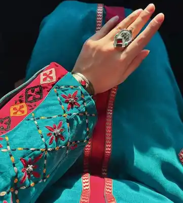 Türkmen fasonlar pombarh fasonlar Fasonlar 2025 fasonlar fason moda modalar Bezen bezen Türkmen fasonlar 2026 Türkmen fasonlar 2025 Türkmen fasonlar 2024 Türkmen fasonlar 2023 turkmenistan türkmenistan turkmen türkmen ashgabat  asgabat aşgabat balkan mary lebap dashoguz dasoguz daşoguz pombarh ponbarhat gulyupek gülýüpek stapel ştapel Gralan Çüýdeşen Abaýa Gadymy Krep Gurultaý 	Keteni Ýüpek Şifon Gipýur Lyon Welwet Atlas Kaşemir Streýç Suzana Ştapel Gülýüpek Pombarh Ýupka Gursakça Aksesuarlar Palto Penjek Okuw eşik Fata Sport eşik Uniforma Nakidka Öýme Şarf kompýuter ýaka ýaglyk Arenda köýnek 2nji el köýnek Taýyn köýnek Matalar Milli lybas milli lybaslar Toý köýnek Toý köýnekler toy koynek toy koynekler gundelik koynekler Gündelik	 
 köýnekler fata koynek Modern taze fason Eskiz koynektm turkmenkoynek türkmenkoynek fason moda moda fasonlar Iş eşik el iş	sada	ýakaly ýakasyz	keşdeli biserli	ýeňli giň nagyşly ýüregi açyk stoýka ýaka ýanly kombinasiýa 	zerli üsti aşak guşakly seçekli gysga ýeňli Suzana, Gülýüpek Milli lybas el iş, keşdeli, ýakasyz, ýeňli, giň, nagyşly 17-25, 26-35 Gök yaz, tomus, guyz