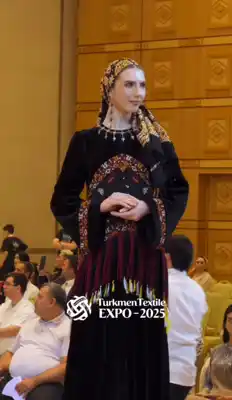 Türkmen fasonlar pombarh fasonlar Fasonlar 2025 fasonlar fason moda modalar Bezen bezen Türkmen fasonlar 2026 Türkmen fasonlar 2025 Türkmen fasonlar 2024 Türkmen fasonlar 2023 turkmenistan türkmenistan turkmen türkmen ashgabat  asgabat aşgabat balkan mary lebap dashoguz dasoguz daşoguz pombarh ponbarhat gulyupek gülýüpek stapel ştapel Gralan Çüýdeşen Abaýa Gadymy Krep Gurultaý 	Keteni Ýüpek Şifon Gipýur Lyon Welwet Atlas Kaşemir Streýç Suzana Ştapel Gülýüpek Pombarh Ýupka Gursakça Aksesuarlar Palto Penjek Okuw eşik Fata Sport eşik Uniforma Nakidka Öýme Şarf kompýuter ýaka ýaglyk Arenda köýnek 2nji el köýnek Taýyn köýnek Matalar Milli lybas milli lybaslar Toý köýnek Toý köýnekler toy koynek toy koynekler gundelik koynekler Gündelik	 
 köýnekler fata koynek Modern taze fason Eskiz koynektm turkmenkoynek türkmenkoynek fason moda moda fasonlar Iş eşik el iş	sada	ýakaly ýakasyz	keşdeli biserli	ýeňli giň nagyşly ýüregi açyk stoýka ýaka ýanly kombinasiýa 	zerli üsti aşak guşakly seçekli gysga ýeňli Panbarhat (Pombarh) Modern TürkmenTextile Expo 2025 26-35 Gara yaz, gysh