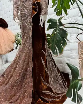 Türkmen fasonlar pombarh fasonlar Fasonlar 2025 fasonlar fason moda modalar Bezen bezen Türkmen fasonlar 2026 Türkmen fasonlar 2025 Türkmen fasonlar 2024 Türkmen fasonlar 2023 turkmenistan türkmenistan turkmen türkmen ashgabat  asgabat aşgabat balkan mary lebap dashoguz dasoguz daşoguz pombarh ponbarhat gulyupek gülýüpek stapel ştapel Gralan Çüýdeşen Abaýa Gadymy Krep Gurultaý 	Keteni Ýüpek Şifon Gipýur Lyon Welwet Atlas Kaşemir Streýç Suzana Ştapel Gülýüpek Pombarh Ýupka Gursakça Aksesuarlar Palto Penjek Okuw eşik Fata Sport eşik Uniforma Nakidka Öýme Şarf kompýuter ýaka ýaglyk Arenda köýnek 2nji el köýnek Taýyn köýnek Matalar Milli lybas milli lybaslar Toý köýnek Toý köýnekler toy koynek toy koynekler gundelik koynekler Gündelik	 
 köýnekler fata koynek Modern taze fason Eskiz koynektm turkmenkoynek türkmenkoynek fason moda moda fasonlar Iş eşik el iş	sada	ýakaly ýakasyz	keşdeli biserli	ýeňli giň nagyşly ýüregi açyk stoýka ýaka ýanly kombinasiýa 	zerli üsti aşak guşakly seçekli gysga ýeňli Panbarhat (Pombarh), Şifon, Şantu Toý köýnek el iş, ýakasyz, ýeňli, zerli 17-25, 26-35 Goýy-gyzyl, Wizon