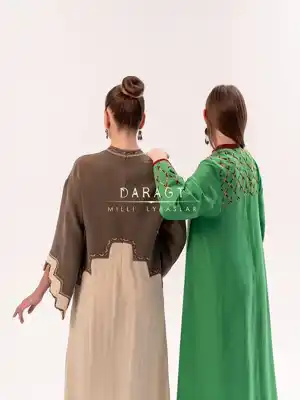 Türkmen fasonlar pombarh fasonlar Fasonlar 2025 fasonlar fason moda modalar Bezen bezen Türkmen fasonlar 2026 Türkmen fasonlar 2025 Türkmen fasonlar 2024 Türkmen fasonlar 2023 turkmenistan türkmenistan turkmen türkmen ashgabat  asgabat aşgabat balkan mary lebap dashoguz dasoguz daşoguz pombarh ponbarhat gulyupek gülýüpek stapel ştapel Gralan Çüýdeşen Abaýa Gadymy Krep Gurultaý 	Keteni Ýüpek Şifon Gipýur Lyon Welwet Atlas Kaşemir Streýç Suzana Ştapel Gülýüpek Pombarh Ýupka Gursakça Aksesuarlar Palto Penjek Okuw eşik Fata Sport eşik Uniforma Nakidka Öýme Şarf kompýuter ýaka ýaglyk Arenda köýnek 2nji el köýnek Taýyn köýnek Matalar Milli lybas milli lybaslar Toý köýnek Toý köýnekler toy koynek toy koynekler gundelik koynekler Gündelik	 
 köýnekler fata koynek Modern taze fason Eskiz koynektm turkmenkoynek türkmenkoynek fason moda moda fasonlar Iş eşik el iş	sada	ýakaly ýakasyz	keşdeli biserli	ýeňli giň nagyşly ýüregi açyk stoýka ýaka ýanly kombinasiýa 	zerli üsti aşak guşakly seçekli gysga ýeňli Gülýüpek Gündelik, Milli lybas el iş, keşdeli, ýakaly, ýeňli, gysga ýeňli, giň, nagyşly 17-25, 26-35 Bežewyý, Ýaşyl, Wizon yaz, tomus, guyz