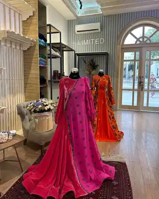 Türkmen fasonlar pombarh fasonlar Fasonlar 2025 fasonlar fason moda modalar Bezen bezen Türkmen fasonlar 2026 Türkmen fasonlar 2025 Türkmen fasonlar 2024 Türkmen fasonlar 2023 turkmenistan türkmenistan turkmen türkmen ashgabat  asgabat aşgabat balkan mary lebap dashoguz dasoguz daşoguz pombarh ponbarhat gulyupek gülýüpek stapel ştapel Gralan Çüýdeşen Abaýa Gadymy Krep Gurultaý 	Keteni Ýüpek Şifon Gipýur Lyon Welwet Atlas Kaşemir Streýç Suzana Ştapel Gülýüpek Pombarh Ýupka Gursakça Aksesuarlar Palto Penjek Okuw eşik Fata Sport eşik Uniforma Nakidka Öýme Şarf kompýuter ýaka ýaglyk Arenda köýnek 2nji el köýnek Taýyn köýnek Matalar Milli lybas milli lybaslar Toý köýnek Toý köýnekler toy koynek toy koynekler gundelik koynekler Gündelik	 
 köýnekler fata koynek Modern taze fason Eskiz koynektm turkmenkoynek türkmenkoynek fason moda moda fasonlar Iş eşik el iş	sada	ýakaly ýakasyz	keşdeli biserli	ýeňli giň nagyşly ýüregi açyk stoýka ýaka ýanly kombinasiýa 	zerli üsti aşak guşakly seçekli gysga ýeňli Panbarhat (Pombarh), Gülýüpek, Atlas, Ýüpek Toý köýnek, Modern sada, ýakasyz, ýeňli, giň, kombinasiýa 17-25, 26-35, 35+ Gülgüne, Gyzyl, Mämişi