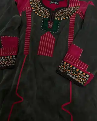 Türkmen fasonlar pombarh fasonlar Fasonlar 2025 fasonlar fason moda modalar Bezen bezen Türkmen fasonlar 2026 Türkmen fasonlar 2025 Türkmen fasonlar 2024 Türkmen fasonlar 2023 turkmenistan türkmenistan turkmen türkmen ashgabat  asgabat aşgabat balkan mary lebap dashoguz dasoguz daşoguz pombarh ponbarhat gulyupek gülýüpek stapel ştapel Gralan Çüýdeşen Abaýa Gadymy Krep Gurultaý 	Keteni Ýüpek Şifon Gipýur Lyon Welwet Atlas Kaşemir Streýç Suzana Ştapel Gülýüpek Pombarh Ýupka Gursakça Aksesuarlar Palto Penjek Okuw eşik Fata Sport eşik Uniforma Nakidka Öýme Şarf kompýuter ýaka ýaglyk Arenda köýnek 2nji el köýnek Taýyn köýnek Matalar Milli lybas milli lybaslar Toý köýnek Toý köýnekler toy koynek toy koynekler gundelik koynekler Gündelik	 
 köýnekler fata koynek Modern taze fason Eskiz koynektm turkmenkoynek türkmenkoynek fason moda moda fasonlar Iş eşik el iş	sada	ýakaly ýakasyz	keşdeli biserli	ýeňli giň nagyşly ýüregi açyk stoýka ýaka ýanly kombinasiýa 	zerli üsti aşak guşakly seçekli gysga ýeňli Gülýüpek Toý köýnek el iş, ýakaly  Gara, Goýy-gyzyl