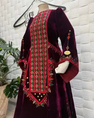 Türkmen fasonlar pombarh fasonlar Fasonlar 2025 fasonlar fason moda modalar Bezen bezen Türkmen fasonlar 2026 Türkmen fasonlar 2025 Türkmen fasonlar 2024 Türkmen fasonlar 2023 turkmenistan türkmenistan turkmen türkmen ashgabat  asgabat aşgabat balkan mary lebap dashoguz dasoguz daşoguz pombarh ponbarhat gulyupek gülýüpek stapel ştapel Gralan Çüýdeşen Abaýa Gadymy Krep Gurultaý 	Keteni Ýüpek Şifon Gipýur Lyon Welwet Atlas Kaşemir Streýç Suzana Ştapel Gülýüpek Pombarh Ýupka Gursakça Aksesuarlar Palto Penjek Okuw eşik Fata Sport eşik Uniforma Nakidka Öýme Şarf kompýuter ýaka ýaglyk Arenda köýnek 2nji el köýnek Taýyn köýnek Matalar Milli lybas milli lybaslar Toý köýnek Toý köýnekler toy koynek toy koynekler gundelik koynekler Gündelik	 
 köýnekler fata koynek Modern taze fason Eskiz koynektm turkmenkoynek türkmenkoynek fason moda moda fasonlar Iş eşik el iş	sada	ýakaly ýakasyz	keşdeli biserli	ýeňli giň nagyşly ýüregi açyk stoýka ýaka ýanly kombinasiýa 	zerli üsti aşak guşakly seçekli gysga ýeňli Panbarhat (Pombarh) Toý köýnek el iş, keşdeli, ýakasyz, ýanly, ýeňli, giň, nagyşly 26-35, 35+ Goýy-gyzyl yaz, guyz, gysh