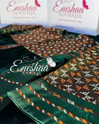 Türkmen fasonlar pombarh fasonlar Fasonlar 2025 fasonlar fason moda modalar Bezen bezen Türkmen fasonlar 2026 Türkmen fasonlar 2025 Türkmen fasonlar 2024 Türkmen fasonlar 2023 turkmenistan türkmenistan turkmen türkmen ashgabat  asgabat aşgabat balkan mary lebap dashoguz dasoguz daşoguz pombarh ponbarhat gulyupek gülýüpek stapel ştapel Gralan Çüýdeşen Abaýa Gadymy Krep Gurultaý 	Keteni Ýüpek Şifon Gipýur Lyon Welwet Atlas Kaşemir Streýç Suzana Ştapel Gülýüpek Pombarh Ýupka Gursakça Aksesuarlar Palto Penjek Okuw eşik Fata Sport eşik Uniforma Nakidka Öýme Şarf kompýuter ýaka ýaglyk Arenda köýnek 2nji el köýnek Taýyn köýnek Matalar Milli lybas milli lybaslar Toý köýnek Toý köýnekler toy koynek toy koynekler gundelik koynekler Gündelik	 
 köýnekler fata koynek Modern taze fason Eskiz koynektm turkmenkoynek türkmenkoynek fason moda moda fasonlar Iş eşik el iş	sada	ýakaly ýakasyz	keşdeli biserli	ýeňli giň nagyşly ýüregi açyk stoýka ýaka ýanly kombinasiýa 	zerli üsti aşak guşakly seçekli gysga ýeňli Keteni, Panbarhat (Pombarh) Toý köýnek, Milli lybas el iş, keşdeli, ýakaly, ýeňli, giň, kombinasiýa, nagyşly 26-35, 35+ Goýy-ýaşyl yaz