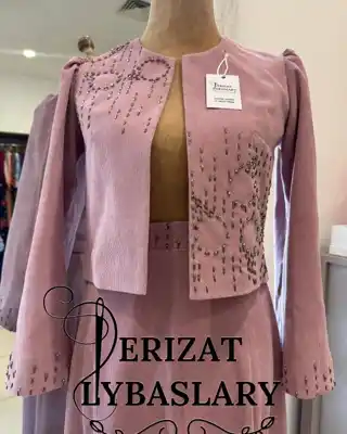 Türkmen fasonlar pombarh fasonlar Fasonlar 2025 fasonlar fason moda modalar Bezen bezen Türkmen fasonlar 2026 Türkmen fasonlar 2025 Türkmen fasonlar 2024 Türkmen fasonlar 2023 turkmenistan türkmenistan turkmen türkmen ashgabat  asgabat aşgabat balkan mary lebap dashoguz dasoguz daşoguz pombarh ponbarhat gulyupek gülýüpek stapel ştapel Gralan Çüýdeşen Abaýa Gadymy Krep Gurultaý 	Keteni Ýüpek Şifon Gipýur Lyon Welwet Atlas Kaşemir Streýç Suzana Ştapel Gülýüpek Pombarh Ýupka Gursakça Aksesuarlar Palto Penjek Okuw eşik Fata Sport eşik Uniforma Nakidka Öýme Şarf kompýuter ýaka ýaglyk Arenda köýnek 2nji el köýnek Taýyn köýnek Matalar Milli lybas milli lybaslar Toý köýnek Toý köýnekler toy koynek toy koynekler gundelik koynekler Gündelik	 
 köýnekler fata koynek Modern taze fason Eskiz koynektm turkmenkoynek türkmenkoynek fason moda moda fasonlar Iş eşik el iş	sada	ýakaly ýakasyz	keşdeli biserli	ýeňli giň nagyşly ýüregi açyk stoýka ýaka ýanly kombinasiýa 	zerli üsti aşak guşakly seçekli gysga ýeňli Welwet Gündelik üsti aşak  Gülgüne