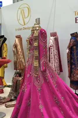 Türkmen fasonlar pombarh fasonlar Fasonlar 2025 fasonlar fason moda modalar Bezen bezen Türkmen fasonlar 2026 Türkmen fasonlar 2025 Türkmen fasonlar 2024 Türkmen fasonlar 2023 turkmenistan türkmenistan turkmen türkmen ashgabat  asgabat aşgabat balkan mary lebap dashoguz dasoguz daşoguz pombarh ponbarhat gulyupek gülýüpek stapel ştapel Gralan Çüýdeşen Abaýa Gadymy Krep Gurultaý 	Keteni Ýüpek Şifon Gipýur Lyon Welwet Atlas Kaşemir Streýç Suzana Ştapel Gülýüpek Pombarh Ýupka Gursakça Aksesuarlar Palto Penjek Okuw eşik Fata Sport eşik Uniforma Nakidka Öýme Şarf kompýuter ýaka ýaglyk Arenda köýnek 2nji el köýnek Taýyn köýnek Matalar Milli lybas milli lybaslar Toý köýnek Toý köýnekler toy koynek toy koynekler gundelik koynekler Gündelik	 
 köýnekler fata koynek Modern taze fason Eskiz koynektm turkmenkoynek türkmenkoynek fason moda moda fasonlar Iş eşik el iş	sada	ýakaly ýakasyz	keşdeli biserli	ýeňli giň nagyşly ýüregi açyk stoýka ýaka ýanly kombinasiýa 	zerli üsti aşak guşakly seçekli gysga ýeňli Keteni Toý köýnek TürkmenTextile Expo 2025 26-35, 35+ Gülgüne yaz, guyz