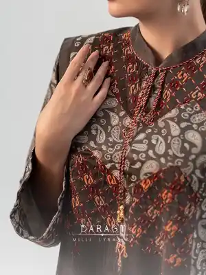 Türkmen fasonlar pombarh fasonlar Fasonlar 2025 fasonlar fason moda modalar Bezen bezen Türkmen fasonlar 2026 Türkmen fasonlar 2025 Türkmen fasonlar 2024 Türkmen fasonlar 2023 turkmenistan türkmenistan turkmen türkmen ashgabat  asgabat aşgabat balkan mary lebap dashoguz dasoguz daşoguz pombarh ponbarhat gulyupek gülýüpek stapel ştapel Gralan Çüýdeşen Abaýa Gadymy Krep Gurultaý 	Keteni Ýüpek Şifon Gipýur Lyon Welwet Atlas Kaşemir Streýç Suzana Ştapel Gülýüpek Pombarh Ýupka Gursakça Aksesuarlar Palto Penjek Okuw eşik Fata Sport eşik Uniforma Nakidka Öýme Şarf kompýuter ýaka ýaglyk Arenda köýnek 2nji el köýnek Taýyn köýnek Matalar Milli lybas milli lybaslar Toý köýnek Toý köýnekler toy koynek toy koynekler gundelik koynekler Gündelik	 
 köýnekler fata koynek Modern taze fason Eskiz koynektm turkmenkoynek türkmenkoynek fason moda moda fasonlar Iş eşik el iş	sada	ýakaly ýakasyz	keşdeli biserli	ýeňli giň nagyşly ýüregi açyk stoýka ýaka ýanly kombinasiýa 	zerli üsti aşak guşakly seçekli gysga ýeňli Gülýüpek Modern, Milli lybas el iş, keşdeli, ýakasyz, ýanly, ýeňli, giň, nagyşly 17-25, 26-35 Çal, Goýy-goňur yaz, tomus, guyz, gysh