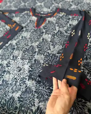 Türkmen fasonlar pombarh fasonlar Fasonlar 2025 fasonlar fason moda modalar Bezen bezen Türkmen fasonlar 2026 Türkmen fasonlar 2025 Türkmen fasonlar 2024 Türkmen fasonlar 2023 turkmenistan türkmenistan turkmen türkmen ashgabat  asgabat aşgabat balkan mary lebap dashoguz dasoguz daşoguz pombarh ponbarhat gulyupek gülýüpek stapel ştapel Gralan Çüýdeşen Abaýa Gadymy Krep Gurultaý 	Keteni Ýüpek Şifon Gipýur Lyon Welwet Atlas Kaşemir Streýç Suzana Ştapel Gülýüpek Pombarh Ýupka Gursakça Aksesuarlar Palto Penjek Okuw eşik Fata Sport eşik Uniforma Nakidka Öýme Şarf kompýuter ýaka ýaglyk Arenda köýnek 2nji el köýnek Taýyn köýnek Matalar Milli lybas milli lybaslar Toý köýnek Toý köýnekler toy koynek toy koynekler gundelik koynekler Gündelik	 
 köýnekler fata koynek Modern taze fason Eskiz koynektm turkmenkoynek türkmenkoynek fason moda moda fasonlar Iş eşik el iş	sada	ýakaly ýakasyz	keşdeli biserli	ýeňli giň nagyşly ýüregi açyk stoýka ýaka ýanly kombinasiýa 	zerli üsti aşak guşakly seçekli gysga ýeňli Ştapel Gündelik el iş, ýakasyz  Gara