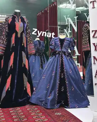 Türkmen fasonlar pombarh fasonlar Fasonlar 2025 fasonlar fason moda modalar Bezen bezen Türkmen fasonlar 2026 Türkmen fasonlar 2025 Türkmen fasonlar 2024 Türkmen fasonlar 2023 turkmenistan türkmenistan turkmen türkmen ashgabat  asgabat aşgabat balkan mary lebap dashoguz dasoguz daşoguz pombarh ponbarhat gulyupek gülýüpek stapel ştapel Gralan Çüýdeşen Abaýa Gadymy Krep Gurultaý 	Keteni Ýüpek Şifon Gipýur Lyon Welwet Atlas Kaşemir Streýç Suzana Ştapel Gülýüpek Pombarh Ýupka Gursakça Aksesuarlar Palto Penjek Okuw eşik Fata Sport eşik Uniforma Nakidka Öýme Şarf kompýuter ýaka ýaglyk Arenda köýnek 2nji el köýnek Taýyn köýnek Matalar Milli lybas milli lybaslar Toý köýnek Toý köýnekler toy koynek toy koynekler gundelik koynekler Gündelik	 
 köýnekler fata koynek Modern taze fason Eskiz koynektm turkmenkoynek türkmenkoynek fason moda moda fasonlar Iş eşik el iş	sada	ýakaly ýakasyz	keşdeli biserli	ýeňli giň nagyşly ýüregi açyk stoýka ýaka ýanly kombinasiýa 	zerli üsti aşak guşakly seçekli gysga ýeňli Lyon, Panbarhat (Pombarh) Toý köýnek el iş, ýakasyz, biserli, ýeňli, giň, nagyşly -12, 12-16, 17-25, 26-35, 35+ Goýy-gök yaz, gysh