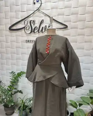 Türkmen fasonlar pombarh fasonlar Fasonlar 2025 fasonlar fason moda modalar Bezen bezen Türkmen fasonlar 2026 Türkmen fasonlar 2025 Türkmen fasonlar 2024 Türkmen fasonlar 2023 turkmenistan türkmenistan turkmen türkmen ashgabat  asgabat aşgabat balkan mary lebap dashoguz dasoguz daşoguz pombarh ponbarhat gulyupek gülýüpek stapel ştapel Gralan Çüýdeşen Abaýa Gadymy Krep Gurultaý 	Keteni Ýüpek Şifon Gipýur Lyon Welwet Atlas Kaşemir Streýç Suzana Ştapel Gülýüpek Pombarh Ýupka Gursakça Aksesuarlar Palto Penjek Okuw eşik Fata Sport eşik Uniforma Nakidka Öýme Şarf kompýuter ýaka ýaglyk Arenda köýnek 2nji el köýnek Taýyn köýnek Matalar Milli lybas milli lybaslar Toý köýnek Toý köýnekler toy koynek toy koynekler gundelik koynekler Gündelik	 
 köýnekler fata koynek Modern taze fason Eskiz koynektm turkmenkoynek türkmenkoynek fason moda moda fasonlar Iş eşik el iş	sada	ýakaly ýakasyz	keşdeli biserli	ýeňli giň nagyşly ýüregi açyk stoýka ýaka ýanly kombinasiýa 	zerli üsti aşak guşakly seçekli gysga ýeňli Ýüpek, Lyon Gündelik sada, nagyşly  Bežewyý, Gök, Goýy-gyzyl, Wizon, Goýy-çal  Taýyn köýnek