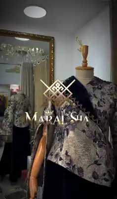 Türkmen fasonlar pombarh fasonlar Fasonlar 2025 fasonlar fason moda modalar Bezen bezen Türkmen fasonlar 2026 Türkmen fasonlar 2025 Türkmen fasonlar 2024 Türkmen fasonlar 2023 turkmenistan türkmenistan turkmen türkmen ashgabat  asgabat aşgabat balkan mary lebap dashoguz dasoguz daşoguz pombarh ponbarhat gulyupek gülýüpek stapel ştapel Gralan Çüýdeşen Abaýa Gadymy Krep Gurultaý 	Keteni Ýüpek Şifon Gipýur Lyon Welwet Atlas Kaşemir Streýç Suzana Ştapel Gülýüpek Pombarh Ýupka Gursakça Aksesuarlar Palto Penjek Okuw eşik Fata Sport eşik Uniforma Nakidka Öýme Şarf kompýuter ýaka ýaglyk Arenda köýnek 2nji el köýnek Taýyn köýnek Matalar Milli lybas milli lybaslar Toý köýnek Toý köýnekler toy koynek toy koynekler gundelik koynekler Gündelik	 
 köýnekler fata koynek Modern taze fason Eskiz koynektm turkmenkoynek türkmenkoynek fason moda moda fasonlar Iş eşik el iş	sada	ýakaly ýakasyz	keşdeli biserli	ýeňli giň nagyşly ýüregi açyk stoýka ýaka ýanly kombinasiýa 	zerli üsti aşak guşakly seçekli gysga ýeňli Panbarhat (Pombarh), Parça Toý köýnek, Modern ýakasyz, gysga ýeňli, giň, kombinasiýa, üsti aşak 26-35, 35+  yaz, tomus, guyz