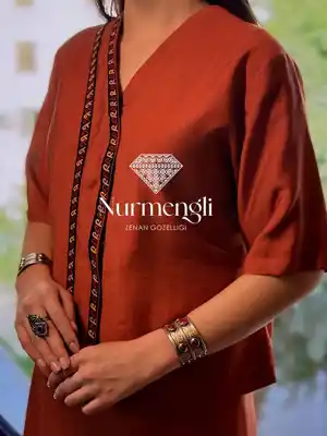 Türkmen fasonlar pombarh fasonlar Fasonlar 2025 fasonlar fason moda modalar Bezen bezen Türkmen fasonlar 2026 Türkmen fasonlar 2025 Türkmen fasonlar 2024 Türkmen fasonlar 2023 turkmenistan türkmenistan turkmen türkmen ashgabat  asgabat aşgabat balkan mary lebap dashoguz dasoguz daşoguz pombarh ponbarhat gulyupek gülýüpek stapel ştapel Gralan Çüýdeşen Abaýa Gadymy Krep Gurultaý 	Keteni Ýüpek Şifon Gipýur Lyon Welwet Atlas Kaşemir Streýç Suzana Ştapel Gülýüpek Pombarh Ýupka Gursakça Aksesuarlar Palto Penjek Okuw eşik Fata Sport eşik Uniforma Nakidka Öýme Şarf kompýuter ýaka ýaglyk Arenda köýnek 2nji el köýnek Taýyn köýnek Matalar Milli lybas milli lybaslar Toý köýnek Toý köýnekler toy koynek toy koynekler gundelik koynekler Gündelik	 
 köýnekler fata koynek Modern taze fason Eskiz koynektm turkmenkoynek türkmenkoynek fason moda moda fasonlar Iş eşik el iş	sada	ýakaly ýakasyz	keşdeli biserli	ýeňli giň nagyşly ýüregi açyk stoýka ýaka ýanly kombinasiýa 	zerli üsti aşak guşakly seçekli gysga ýeňli 