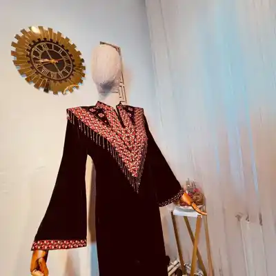 Türkmen fasonlar pombarh fasonlar Fasonlar 2025 fasonlar fason moda modalar Bezen bezen Türkmen fasonlar 2026 Türkmen fasonlar 2025 Türkmen fasonlar 2024 Türkmen fasonlar 2023 turkmenistan türkmenistan turkmen türkmen ashgabat  asgabat aşgabat balkan mary lebap dashoguz dasoguz daşoguz pombarh ponbarhat gulyupek gülýüpek stapel ştapel Gralan Çüýdeşen Abaýa Gadymy Krep Gurultaý 	Keteni Ýüpek Şifon Gipýur Lyon Welwet Atlas Kaşemir Streýç Suzana Ştapel Gülýüpek Pombarh Ýupka Gursakça Aksesuarlar Palto Penjek Okuw eşik Fata Sport eşik Uniforma Nakidka Öýme Şarf kompýuter ýaka ýaglyk Arenda köýnek 2nji el köýnek Taýyn köýnek Matalar Milli lybas milli lybaslar Toý köýnek Toý köýnekler toy koynek toy koynekler gundelik koynekler Gündelik	 
 köýnekler fata koynek Modern taze fason Eskiz koynektm turkmenkoynek türkmenkoynek fason moda moda fasonlar Iş eşik el iş	sada	ýakaly ýakasyz	keşdeli biserli	ýeňli giň nagyşly ýüregi açyk stoýka ýaka ýanly kombinasiýa 	zerli üsti aşak guşakly seçekli gysga ýeňli Toý köýnek el iş, ýakaly  Gara