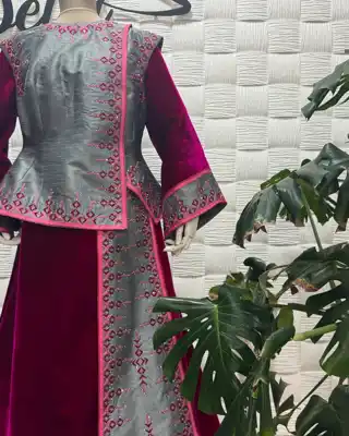 Türkmen fasonlar pombarh fasonlar Fasonlar 2025 fasonlar fason moda modalar Bezen bezen Türkmen fasonlar 2026 Türkmen fasonlar 2025 Türkmen fasonlar 2024 Türkmen fasonlar 2023 turkmenistan türkmenistan turkmen türkmen ashgabat  asgabat aşgabat balkan mary lebap dashoguz dasoguz daşoguz pombarh ponbarhat gulyupek gülýüpek stapel ştapel Gralan Çüýdeşen Abaýa Gadymy Krep Gurultaý 	Keteni Ýüpek Şifon Gipýur Lyon Welwet Atlas Kaşemir Streýç Suzana Ştapel Gülýüpek Pombarh Ýupka Gursakça Aksesuarlar Palto Penjek Okuw eşik Fata Sport eşik Uniforma Nakidka Öýme Şarf kompýuter ýaka ýaglyk Arenda köýnek 2nji el köýnek Taýyn köýnek Matalar Milli lybas milli lybaslar Toý köýnek Toý köýnekler toy koynek toy koynekler gundelik koynekler Gündelik	 
 köýnekler fata koynek Modern taze fason Eskiz koynektm turkmenkoynek türkmenkoynek fason moda moda fasonlar Iş eşik el iş	sada	ýakaly ýakasyz	keşdeli biserli	ýeňli giň nagyşly ýüregi açyk stoýka ýaka ýanly kombinasiýa 	zerli üsti aşak guşakly seçekli gysga ýeňli Ýüpek, Şantu, Panbarhat (Pombarh) Toý köýnek el iş, ýakasyz, ýanly, ýeňli, giň, kombinasiýa, nagyşly 26-35, 35+ Goýy-gyzyl, Çal yaz, guyz, gysh