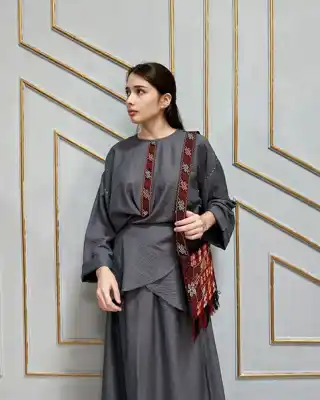 Türkmen fasonlar pombarh fasonlar Fasonlar 2025 fasonlar fason moda modalar Bezen bezen Türkmen fasonlar 2026 Türkmen fasonlar 2025 Türkmen fasonlar 2024 Türkmen fasonlar 2023 turkmenistan türkmenistan turkmen türkmen ashgabat  asgabat aşgabat balkan mary lebap dashoguz dasoguz daşoguz pombarh ponbarhat gulyupek gülýüpek stapel ştapel Gralan Çüýdeşen Abaýa Gadymy Krep Gurultaý 	Keteni Ýüpek Şifon Gipýur Lyon Welwet Atlas Kaşemir Streýç Suzana Ştapel Gülýüpek Pombarh Ýupka Gursakça Aksesuarlar Palto Penjek Okuw eşik Fata Sport eşik Uniforma Nakidka Öýme Şarf kompýuter ýaka ýaglyk Arenda köýnek 2nji el köýnek Taýyn köýnek Matalar Milli lybas milli lybaslar Toý köýnek Toý köýnekler toy koynek toy koynekler gundelik koynekler Gündelik	 
 köýnekler fata koynek Modern taze fason Eskiz koynektm turkmenkoynek türkmenkoynek fason moda moda fasonlar Iş eşik el iş	sada	ýakaly ýakasyz	keşdeli biserli	ýeňli giň nagyşly ýüregi açyk stoýka ýaka ýanly kombinasiýa 	zerli üsti aşak guşakly seçekli gysga ýeňli Ýüpek, Lyon Gündelik sada, nagyşly  Bežewyý, Gök, Goýy-gyzyl, Wizon, Goýy-çal  Taýyn köýnek