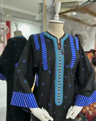 Türkmen fasonlar pombarh fasonlar Fasonlar 2025 fasonlar fason moda modalar Bezen bezen Türkmen fasonlar 2026 Türkmen fasonlar 2025 Türkmen fasonlar 2024 Türkmen fasonlar 2023 turkmenistan türkmenistan turkmen türkmen ashgabat  asgabat aşgabat balkan mary lebap dashoguz dasoguz daşoguz pombarh ponbarhat gulyupek gülýüpek stapel ştapel Gralan Çüýdeşen Abaýa Gadymy Krep Gurultaý 	Keteni Ýüpek Şifon Gipýur Lyon Welwet Atlas Kaşemir Streýç Suzana Ştapel Gülýüpek Pombarh Ýupka Gursakça Aksesuarlar Palto Penjek Okuw eşik Fata Sport eşik Uniforma Nakidka Öýme Şarf kompýuter ýaka ýaglyk Arenda köýnek 2nji el köýnek Taýyn köýnek Matalar Milli lybas milli lybaslar Toý köýnek Toý köýnekler toy koynek toy koynekler gundelik koynekler Gündelik	 
 köýnekler fata koynek Modern taze fason Eskiz koynektm turkmenkoynek türkmenkoynek fason moda moda fasonlar Iş eşik el iş	sada	ýakaly ýakasyz	keşdeli biserli	ýeňli giň nagyşly ýüregi açyk stoýka ýaka ýanly kombinasiýa 	zerli üsti aşak guşakly seçekli gysga ýeňli Ştapel Gündelik sada  Gara, Gök, Goýy-gök, Goýy-ýaşyl  Taýyn köýnek