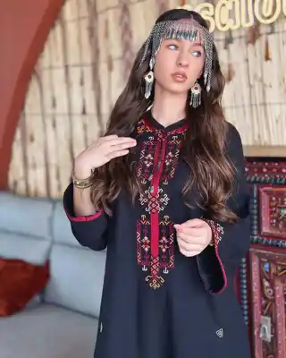 Türkmen fasonlar pombarh fasonlar Fasonlar 2025 fasonlar fason moda modalar Bezen bezen Türkmen fasonlar 2026 Türkmen fasonlar 2025 Türkmen fasonlar 2024 Türkmen fasonlar 2023 turkmenistan türkmenistan turkmen türkmen ashgabat  asgabat aşgabat balkan mary lebap dashoguz dasoguz daşoguz pombarh ponbarhat gulyupek gülýüpek stapel ştapel Gralan Çüýdeşen Abaýa Gadymy Krep Gurultaý 	Keteni Ýüpek Şifon Gipýur Lyon Welwet Atlas Kaşemir Streýç Suzana Ştapel Gülýüpek Pombarh Ýupka Gursakça Aksesuarlar Palto Penjek Okuw eşik Fata Sport eşik Uniforma Nakidka Öýme Şarf kompýuter ýaka ýaglyk Arenda köýnek 2nji el köýnek Taýyn köýnek Matalar Milli lybas milli lybaslar Toý köýnek Toý köýnekler toy koynek toy koynekler gundelik koynekler Gündelik	 
 köýnekler fata koynek Modern taze fason Eskiz koynektm turkmenkoynek türkmenkoynek fason moda moda fasonlar Iş eşik el iş	sada	ýakaly ýakasyz	keşdeli biserli	ýeňli giň nagyşly ýüregi açyk stoýka ýaka ýanly kombinasiýa 	zerli üsti aşak guşakly seçekli gysga ýeňli Lyon Toý köýnek, Gündelik el iş  Gara