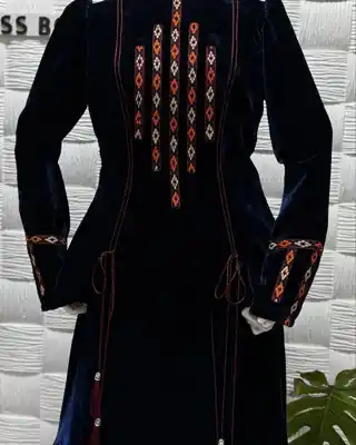 Türkmen fasonlar pombarh fasonlar Fasonlar 2025 fasonlar fason moda modalar Bezen bezen Türkmen fasonlar 2026 Türkmen fasonlar 2025 Türkmen fasonlar 2024 Türkmen fasonlar 2023 turkmenistan türkmenistan turkmen türkmen ashgabat  asgabat aşgabat balkan mary lebap dashoguz dasoguz daşoguz pombarh ponbarhat gulyupek gülýüpek stapel ştapel Gralan Çüýdeşen Abaýa Gadymy Krep Gurultaý 	Keteni Ýüpek Şifon Gipýur Lyon Welwet Atlas Kaşemir Streýç Suzana Ştapel Gülýüpek Pombarh Ýupka Gursakça Aksesuarlar Palto Penjek Okuw eşik Fata Sport eşik Uniforma Nakidka Öýme Şarf kompýuter ýaka ýaglyk Arenda köýnek 2nji el köýnek Taýyn köýnek Matalar Milli lybas milli lybaslar Toý köýnek Toý köýnekler toy koynek toy koynekler gundelik koynekler Gündelik	 
 köýnekler fata koynek Modern taze fason Eskiz koynektm turkmenkoynek türkmenkoynek fason moda moda fasonlar Iş eşik el iş	sada	ýakaly ýakasyz	keşdeli biserli	ýeňli giň nagyşly ýüregi açyk stoýka ýaka ýanly kombinasiýa 	zerli üsti aşak guşakly seçekli gysga ýeňli Panbarhat (Pombarh) Toý köýnek keşdeli, ýakasyz, ýanly, ýeňli, giň 26-35, 35+ Goýy-gök yaz, guyz, gysh