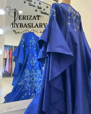 Türkmen fasonlar pombarh fasonlar Fasonlar 2025 fasonlar fason moda modalar Bezen bezen Türkmen fasonlar 2026 Türkmen fasonlar 2025 Türkmen fasonlar 2024 Türkmen fasonlar 2023 turkmenistan türkmenistan turkmen türkmen ashgabat  asgabat aşgabat balkan mary lebap dashoguz dasoguz daşoguz pombarh ponbarhat gulyupek gülýüpek stapel ştapel Gralan Çüýdeşen Abaýa Gadymy Krep Gurultaý 	Keteni Ýüpek Şifon Gipýur Lyon Welwet Atlas Kaşemir Streýç Suzana Ştapel Gülýüpek Pombarh Ýupka Gursakça Aksesuarlar Palto Penjek Okuw eşik Fata Sport eşik Uniforma Nakidka Öýme Şarf kompýuter ýaka ýaglyk Arenda köýnek 2nji el köýnek Taýyn köýnek Matalar Milli lybas milli lybaslar Toý köýnek Toý köýnekler toy koynek toy koynekler gundelik koynekler Gündelik	 
 köýnekler fata koynek Modern taze fason Eskiz koynektm turkmenkoynek türkmenkoynek fason moda moda fasonlar Iş eşik el iş	sada	ýakaly ýakasyz	keşdeli biserli	ýeňli giň nagyşly ýüregi açyk stoýka ýaka ýanly kombinasiýa 	zerli üsti aşak guşakly seçekli gysga ýeňli Şifon, Suzana Toý köýnek, Modern el iş, ýakasyz, biserli  Goýy-gök